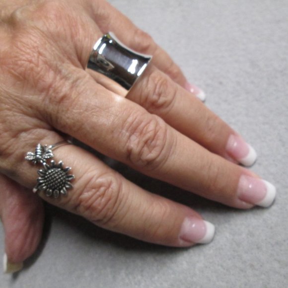 925 Sterling Silver BEE over SUNFLOWER Ring>Queen Bee,Bee's Knees,Sunflower ring - Picture 3 of 6